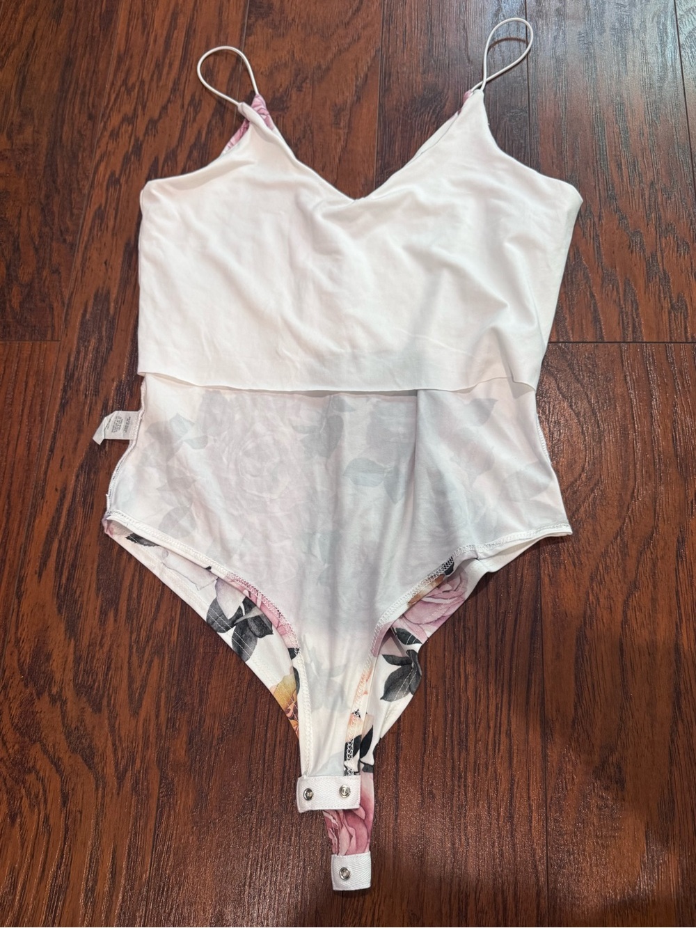 {Gaze} Floral V-Neck bodysuit in White with Pink & Rose Blooms - Picture 9 of 10